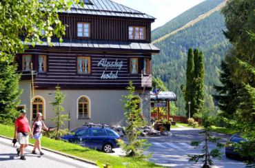 Готель Alpský