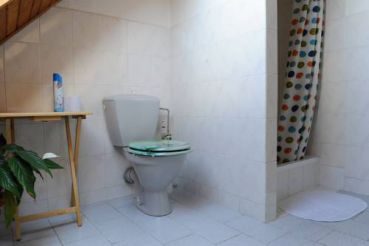 Apartment With Shared Bathroom