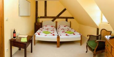 Двухместный номер с 2 отдельными кроватями + дополнительной кроватью